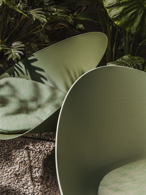 Adell armchair by Arper Compact Lounge Chair, Design Sustainability, Hijau Mint, Mint Green Aesthetic, Dark Green Aesthetic, Design Del Prodotto, Green Wall, Green Aesthetic, Natural World