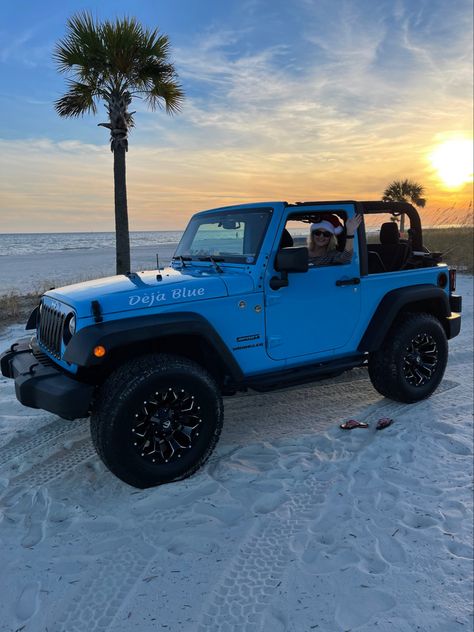 Mint Green Jeep Wrangler, Jeep At The Beach, Blue Wrangler Jeep, Car Inspo Exterior, Dream Jeep Wrangler, Beach Jeep Wrangler, Blue Jeep Aesthetic, Cute Jeep Wrangler, Jeep Rubicon Aesthetic