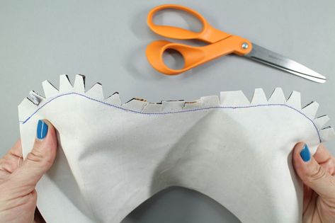 How to sew curved seams Sewing, Sewing Binding, New Crafts, How To Sew, Two Pieces, Binding, To Create, Square, Fabric
