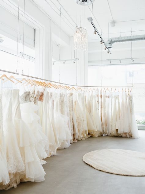 8 Tips on How to Survive a Bridal Salon Appointment Bridal Shop Interior, Bridal Boutique Interior, Wedding Dress Sample Sale, Wedding Salon, Cake Bridal, Alternative Bride, Wedding Dress Boutiques, English Wedding, Wedding Store