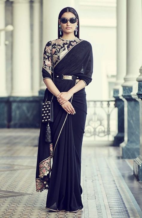 Stunning Belted Sarees That You Can Don For Your Reception! Amigurumi Patterns, Falling Saree Blouse Designs, Latest Saree Trends, Saree Styling, Desi Fits, Saree With Belt, Saree Wearing, Blouses Designs, Saree Wearing Styles