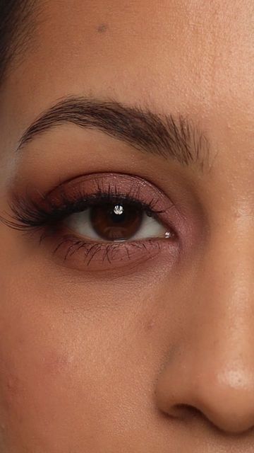 Vincent Ford on Instagram: "I find this color works so well on brown eyes and it's perfect for autumn I used the @anastasiabeverlyhills Soft Glam II Mini Eyeshadow Palette #browneyes #fallmakeup #eyeshadowtutorial #makeup" Brown Eye Eyeshadow Looks, Soft Eyeshadow Looks, Brown Eyeshadow Makeup, Brown Eyes Eyeshadow, Makeup Application Techniques, Eyeshadow Application, Makeup For Small Eyes, Mini Eyeshadow Palette, Soft Eye Makeup