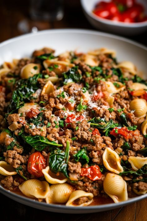 Simple Ground Beef Shells Skillet Essen, Ground Beef Fast Dinner, Ground Beef And Peas Recipes, Ground Meat Pasta Recipes, Easy Ground Beef Pasta Recipes, Spinach Ground Beef Recipes, Pasta Recipe With Ground Beef, Italian Beef Dishes, Ground Beef And Pasta Recipes For Dinner