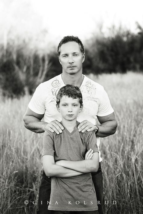 Gina Kolsrud - love the father son pose Dad Son Photography, Father Son Pictures, Father Son Photography, Father Son Photos, Son Photo Ideas, Family Portrait Poses, Outdoor Family Photos, Family Picture Poses, Fall Family Pictures