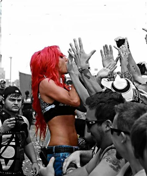 Butcher Babies Heidi Shepherd, Maybelline Palette, Gothic Family, Butcher Babies, Arch Enemy, Heavy Metal Music, Rock Chic, Live Concert, Goth Outfits