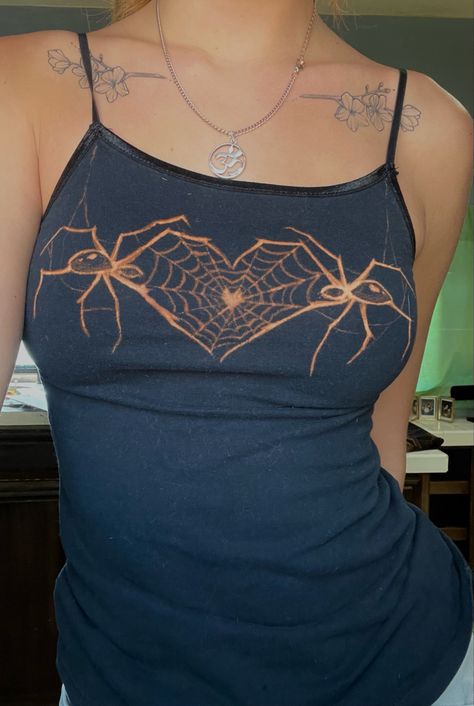 Couture, Spiral Bleached Shirt, Bleach Designs On Tank Top, Aesthetic Bleached Jeans, Bleached Top Designs, Spider Bleach Design, Bleached Tank Top Grunge, T Shirt Bleach Art, Bleach Shirts Design