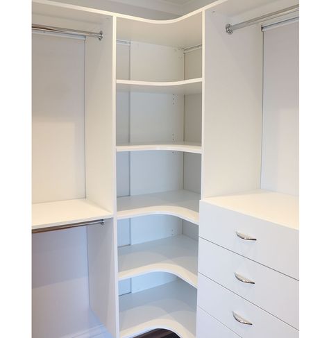 Corner Bedroom Cupboard Ideas, Walk In Cupboard Ideas Bedrooms, Mini Walkin Closet, Walk In Wardrobe Ideas For Small Spaces, Closet Design Layout Corner, Corner Walk In Wardrobe Ideas, Walk In Wardrobe Corner Ideas, Small Corner Wardrobe Ideas, Mini Walk In Closet Design