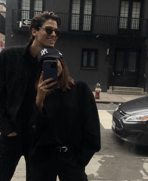 Emelie Lindmark Gerard Sabé fall winter aesthetic love cute couple photos ideas selfie love Emitaz Boyfriend, Emitaz Outfits, Nyc Couple Aesthetic, How To Be Famous, Cute Couple Photos, Nyc Photo Ideas, Emelie Lindmark, Nyc Pics, Love Like Crazy