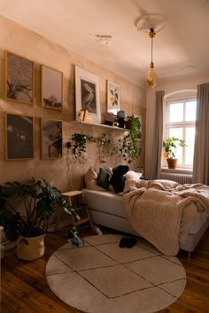 light academia Light Academia Bedroom Aesthetic, Light Academia Aesthetic Bedroom, Light Academia Living Room, Academia Bedroom Aesthetic, Light Academia Aesthetic Room, Academia Room Aesthetic, Academia Aesthetic Bedroom, Brown Room Decor, Light Academia Bedroom