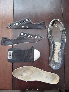 Sneaker Diy, Shoe Tutorial, Baseball Boots, Make Your Own Shoes, Shoe Refashion, Shoe Makeover, New Step, Diy Sneakers, Shoes Diy