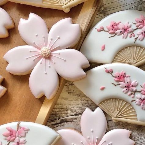 Essen, Cherry Blossom Dessert Table, Cherry Blossom Cookies Decorated, Cherry Blossom Picnic, Japanese Theme Parties, Japan Theme, Cherry Blossom Decor, Cherry Blossom Party, Wedding Shower Cookies