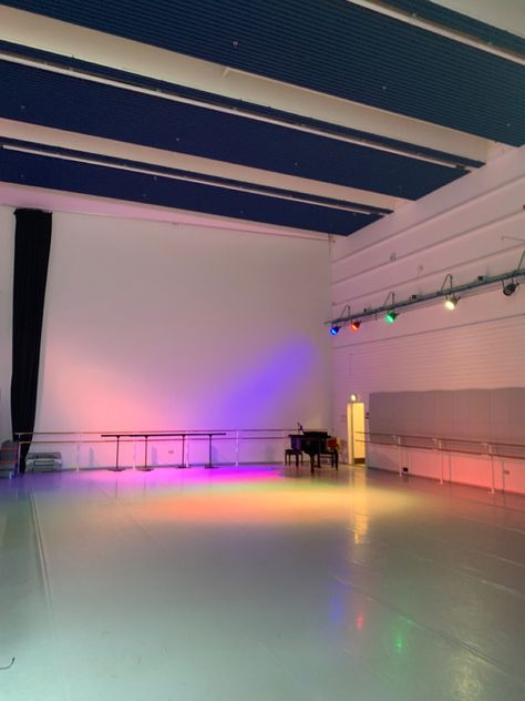 Dance Studio Design Interiors Modern, Aerial Studio Design, Dance Studio Lighting, Kpop Dance Studio, Dance Studio Background, Aesthetic Dance Studio, Dance Studio Ideas, Dance Studio Lobby, Dance Practice Room