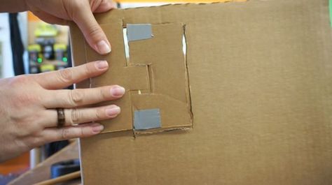 6 Easy Tinkering Hinges Cartonnage, Cardboard Hinges Diy, Cardboard Hinge, Diy Hinges, Cardboard Door, Cardboard Building, Hinges Diy, Christmas Cubicle, Cardboard Box Diy