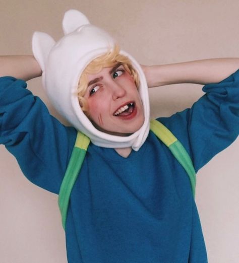 Fin The Human Cosplay, Fin Cosplay Adventure Time, Finn Adventure Time Cosplay, Finn The Human Cosplay, Finn The Human Costume, Bmo Cosplay, Finn Cosplay, Adventure Time Costume, Finn Mertens