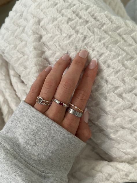 Stack Up Rings, Rings Aesthetic Silver Simple, Jewelry Placement Ideas, Rings Inspiration Silver, Ring Inspiration Aesthetic, Aesthetic Ring Stack, Silver Rings Stacking, Styling Rings Silver, Silver Ring Layering