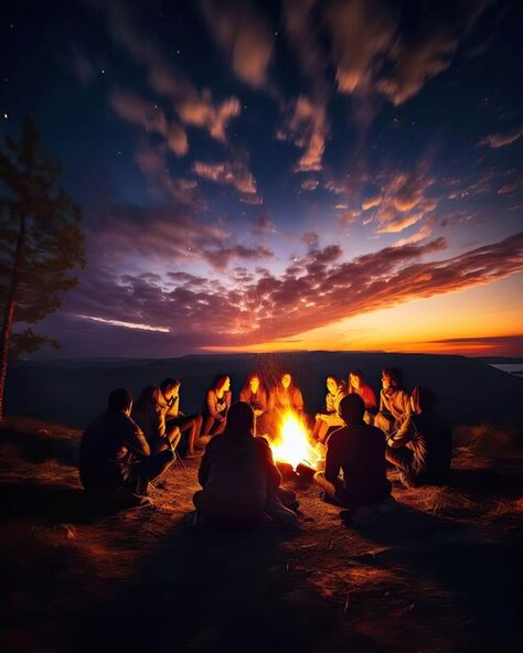 Photo the power of friendship in a vibra... | Premium Photo #Freepik #photo #campfire #bonfire #camping-night #campsite Campfire Photos, Bonfire Photoshoot, Campfire Aesthetic, Campfires Photography, Fire With Friends, Campfire Art, Camping At Night, Scouts Camping, Bonfire Lit