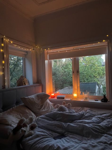 Comfy Bed Corner, Big Window Room Ideas, Cozy Bed By Window, Room Ideas Big Window, Bed Against Wall With Window, Cozy Bedroom Big Window, Comfy Room Ideas Cozy, Room Inspo Big Window, Bedroom Ideas For Big Rooms Cozy