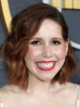 Vanessa Bayer - Actress, Comedian Vanessa Bayer, Copper Hair Color, Star Show, Cast Member, Copper Hair, Night Live, Cleveland Ohio, Saturday Night Live, Tv Stars
