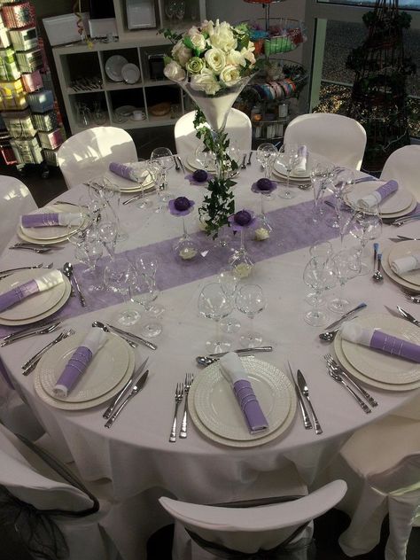 Purple and Gray Wedding Table Decor 15 Party Ideas Quinceanera, Purple Quinceanera Theme, Lavender Quinceanera, Purple Wedding Tables, Lila Party, Purple Sweet 16, Lavender Wedding Theme, Tangled Wedding, Purple Quinceanera Dresses