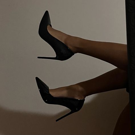 007 Aesthetic, Pointed Heels Outfit, Aesthetic Heels, Black Heels Prom, Black Pointed Heels, Stilleto Heels, High Heels For Women, Party Wedding Dress, Formal Heels