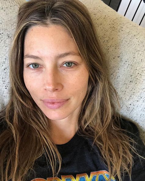 Verified Portrait Of A Hungover Woman Who Had Cake For Breakfast Jesica Biel, Film Makeup, Baliage Hair, Celebrities Without Makeup, Celebs Without Makeup, Bare Face, Kesha, Jessica Biel, Photo Makeup