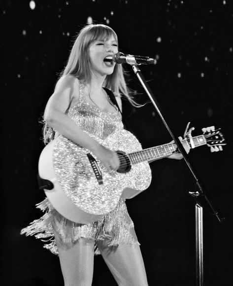 Taylor Swift, Taylor Acoustic Guitar, Fearless Taylors Version, Taylor Swift Black And White, Fearless Dress, Eras Tour Fearless, Fearless Tv, Taylor Swift Black, Eras Tour
