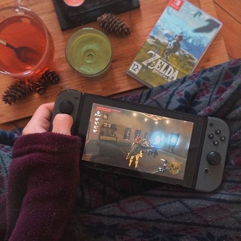 Video Game Devices, Nintendo Switch Case, Nerdy Shirts, Nintendo Switch Accessories, Retro Gadgets, Gaming Room Setup, Nintendo Switch Games, Cute Games, Playing Video Games