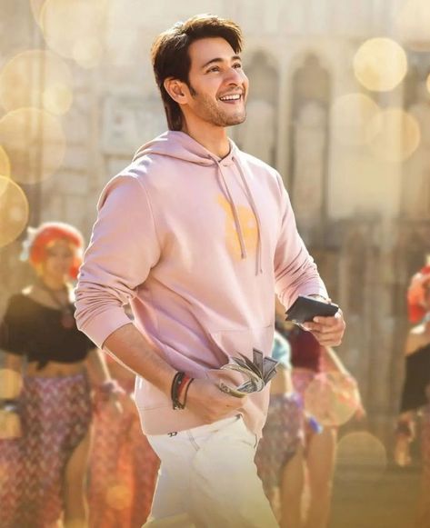 Mahesh Babu Sarkaru Vaari Paata Mahesh Babu, Mahesh Babu Photos, Sarkaru Vaari Paata, I Love You Song, Colourful Clothes, Dj Images Hd, Exams Funny, Dj Images, Ganesh Photo