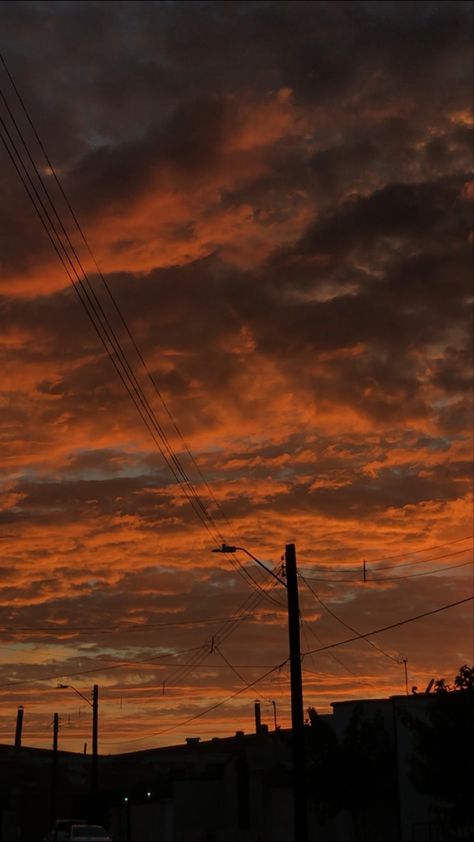 Sky Aesthetic Orange, Sky Orange Aesthetic, Orange Sunsets Aesthetic, Orange Hour Aesthetic, Chill Pictures Aesthetic, Pretty Orange Aesthetic, Dusty Orange Aesthetic, Subset Aesthetic, Omnia Core