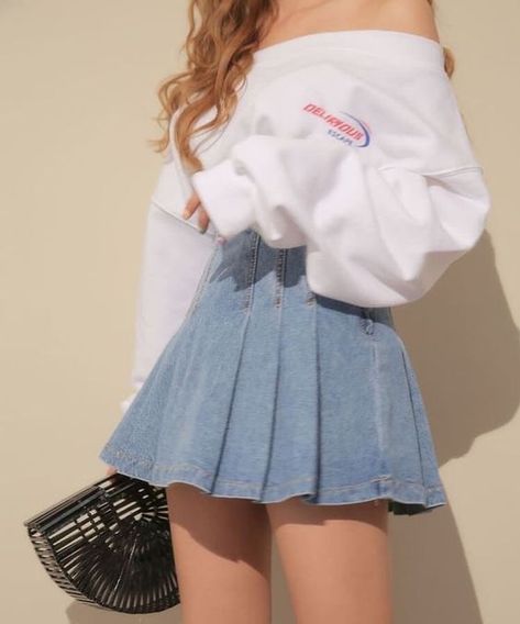 5e1b18c4c6a6d31695acbae3fd70ecc6 Hipster Outfits, Áo Blu, Mode Ulzzang, Tennis Skirt Outfit, Populaire Outfits, Mode Kawaii, Cotton Tops Women, Pakaian Feminin, Tiktok Fashion