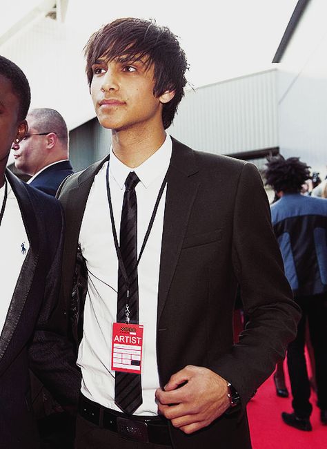 Luke Pasqualino Hair, Celebrities, Smash Book, Freddie Mcclair, Luke Pasqualino, Skins Uk, Girl Dinner, Elegant Man, Skin