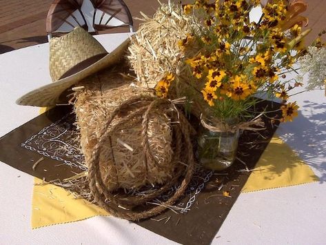 Western Table Decorations, Cowboy Centerpieces, Western Centerpieces, Country Western Parties, Western Party Decorations, Harvest Crafts, Cowboy Theme Party, Rodeo Party, Wild West Party