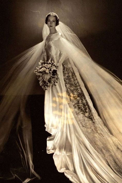 Vintage Wedding Dresses, The Kennedys, Heirloom Wedding Dress, Vintage Wedding Gowns, 1930s Wedding Dress, Famous Wedding Dresses, 1930s Wedding, Vintage Wedding Photography, Bridal Gowns Vintage