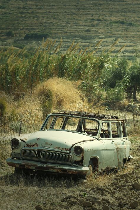 There is something uniquely beautiful yet somewhat sad about abandoned cars and abandoned trucks. Much like abandoned houses - a subject that I have shown some fascination with the past - abandoned vintge cars and trucks often leave one wondering… Why? #Abandoned #AbandonedCars #VintageCars #AbandonedPlaces #LostPlaces #Photography https://artandhome.net/abandoned-cars-trucks/ Old Car Photography, Fools Journey, Vehicle Photography, Car Reference, Unusual Beauty, 50s Cars, Abandoned Vehicles, Derelict Buildings, Abandoned Asylums