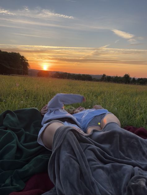 Summer Bucket Lists, Sunrise With Friends, Sunrise Watching, Ultimate Summer Bucket List, Watching The Sunrise, Backyard Camping, Summer Goals, The Sunrise, How To Wake Up Early