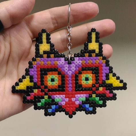 Majora's Mask #legendofzelda #zelda #majorasmask #majora #keychain #perler #perlerbeads #artkal #artkalbeads #pixelart Perler Beads Designs Easy, Kandi Diy, Easy Perler Beads, Nerdy Perler Beads, Game Crafts, Beads Perler, Perler Designs, Perler Projects, Hamma Beads Ideas