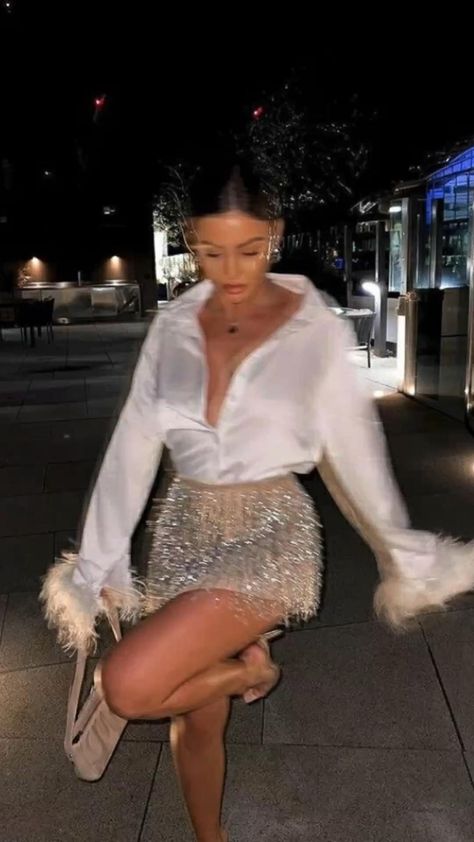 Bday Casual Outfits, Cute Disco Party Outfits, Cute Party Outfits Aesthetic, Glam Style Aesthetic Outfits, London Nightlife Outfit, New Years Outfit Inspiration, Nye Fashion Aesthetic, Dinner Outfits Blazer, Birthday Outfits Night Out