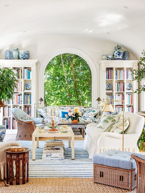 Mark D. Sikes' Lovely Collection for Annie Selke - Katie Considers Architectural Digest, Mark Sikes, Blue And White Pillows, Hollywood Hills Homes, Mark D Sikes, Monday Inspiration, Annie Selke, Style At Home, Bed Styling