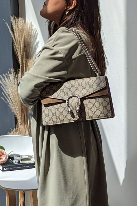 Embrace the mystique of the Gucci Dionysus Small in Canvas. Adorned with captivating silver hardware, this trending bag is a style odyssey that enriches every ensemble. Make it your go-to for #ChicOutfits and become a trendsetter this season. 🌟👜