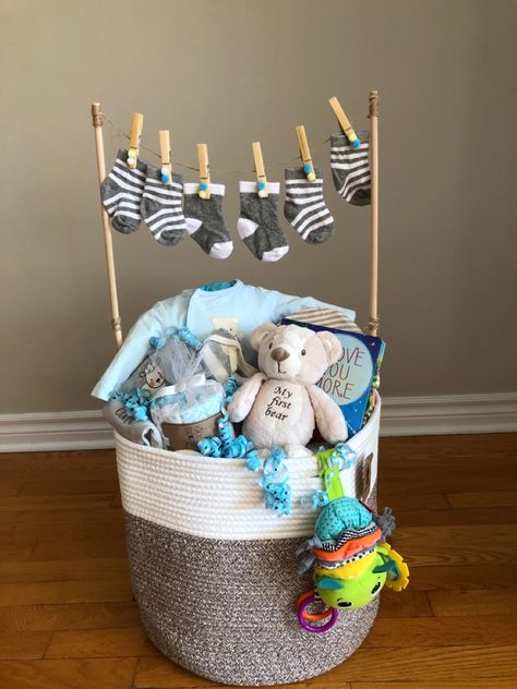 Newborn Present Ideas Diy, Boys Baby Shower Gift Ideas, Newborn Gift Ideas Basket, Baby Shower Baskets Boy, Baby Gift Basket Ideas For Boys, Baby Shower Boy Gifts Basket, Baby Shower Gift Wrapping Ideas Boy, Baby Boy Gift Ideas Newborn, Baby Boy Basket Gift Ideas