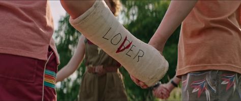 Does this new look contain a nod to one of Stephen King's most controversial scenes?  It 2017 Eddie cast loser lover Geeky Nails, Eddie Kaspbrak, Atelier Design, Beverly Marsh, Its 2017, It The Clown Movie, Stranger Things 3, Losers Club, Movies 2017