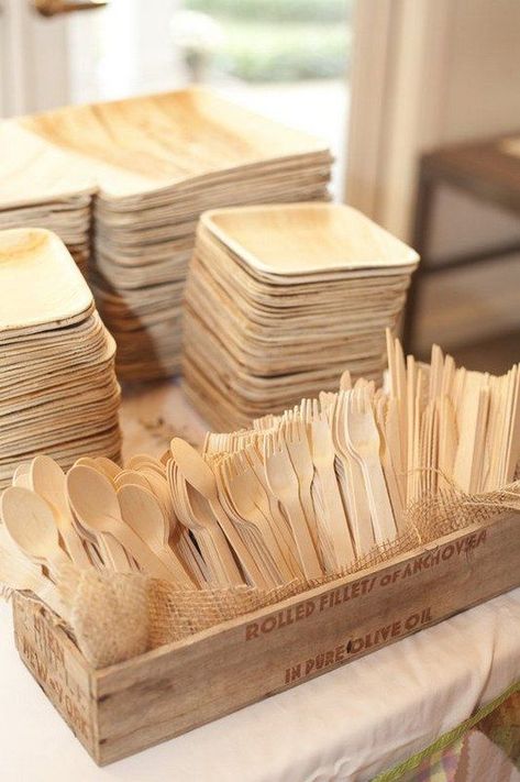 @lindalinduh Barbecue Wedding, Wooden Silverware, Fest Mad, Palm Leaf Plates, Idee Babyshower, Wooden Cutlery, Bamboo Plates, I Do Bbq, Bbq Wedding