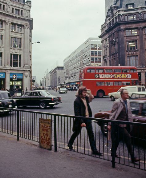 Oxford Circus looking across to Oxford Street February 1971 London 90s Aesthetic, 90s London Aesthetic, 90s Britain Aesthetic, 90s London, London Vibes, London Dreams, Oxford Circus, Streets Of London, London Aesthetic