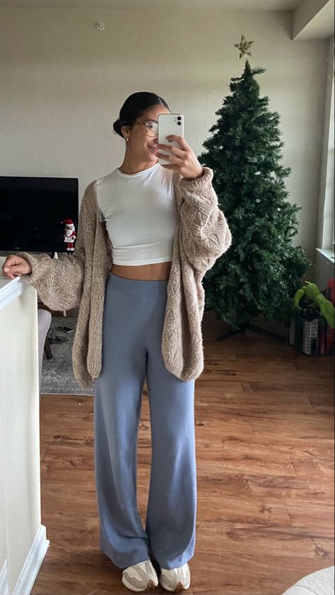 Casual Outfit For Home, Cozy House Outfit, Everyday Home Outfits, Work Home Outfit, Outfit Ideas Home Casual, Cozy Outfit At Home, Comfy Outfit Ideas For Home, Comfy Night In Outfit, Fall Home Outfit