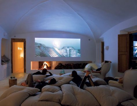 Epic movie room.  I love the huge pile of pillows, but I would have a bunch of different shapes and sizes. Sala Cinema, Sleepover Room, Rumah Minecraft, Home Theater Rooms, Theater Room, Cinema Room, Home Cinema, Earthship, Movie Room