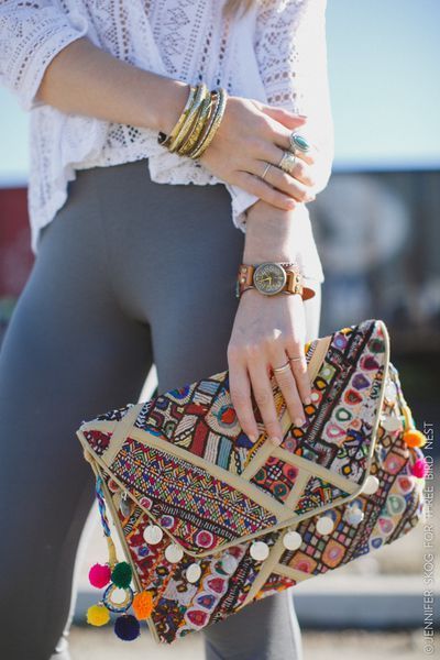 Pom Pom Clutch, Boho Clutch, Diy Sac, Bohemian Bags, Pola Sulam, Embroidery Bags, Bohemian Accessories, 자수 디자인, Kelly Bag