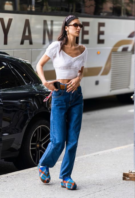 arriving at her apartment in New York - 06/03. Bella Hadid Summer Style, Off Duty Model Look, La Street Style, Bella Hadid Street Style, Bella Gigi Hadid, Bella Hadid Outfits, Model Looks, Bella Hadid Style, Hadid Style