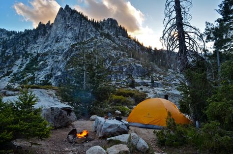 It can be tough to know what you should eat, and how much of it, when you’re on… Los Angeles, Backpacking Trails, Long Weekend Trips, Sunrise Lake, California Camping, Forest Photos, Joshua Tree National Park, Camping Backpack, California Adventure