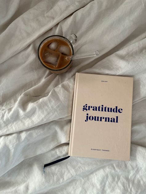 insta:@isaiqhhh Gratitude Book, Morning Gratitude, Vision Board Images, Vision Board Photos, Vision Board Pictures, Daily Gratitude, Journal Aesthetic, Manifestation Journal, Money And Happiness