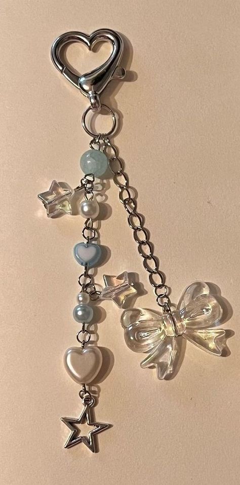 Blue aesthetic keychain Beaded Wire Keychain, Bead Charm Keychain, Beaded Jewelry Keychain, Aesthetic Bead Keychain, Cute Phone Accessories, Aesthetic Keys, Keyring Aesthetic, Aesthetic Keychains, Pulseras Aesthetic